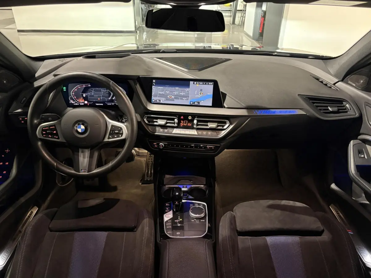 118i M Sport |PANODAK|KUIPSTOELEN|H&K|19''|ACC|HUD|CAM|SFEER|High Executive|LED|APPLE|