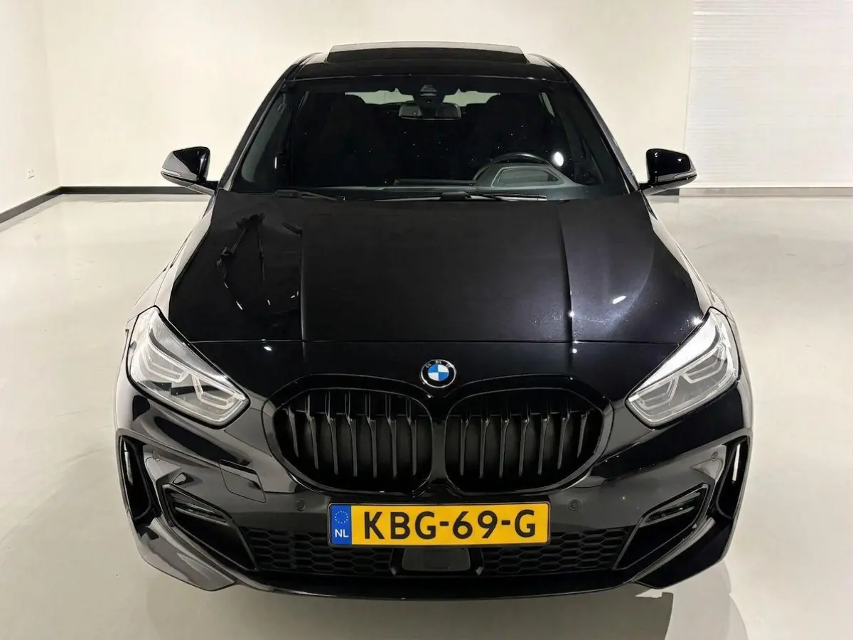 118i M Sport |PANODAK|KUIPSTOELEN|H&K|19''|ACC|HUD|CAM|SFEER|High Executive|LED|APPLE|