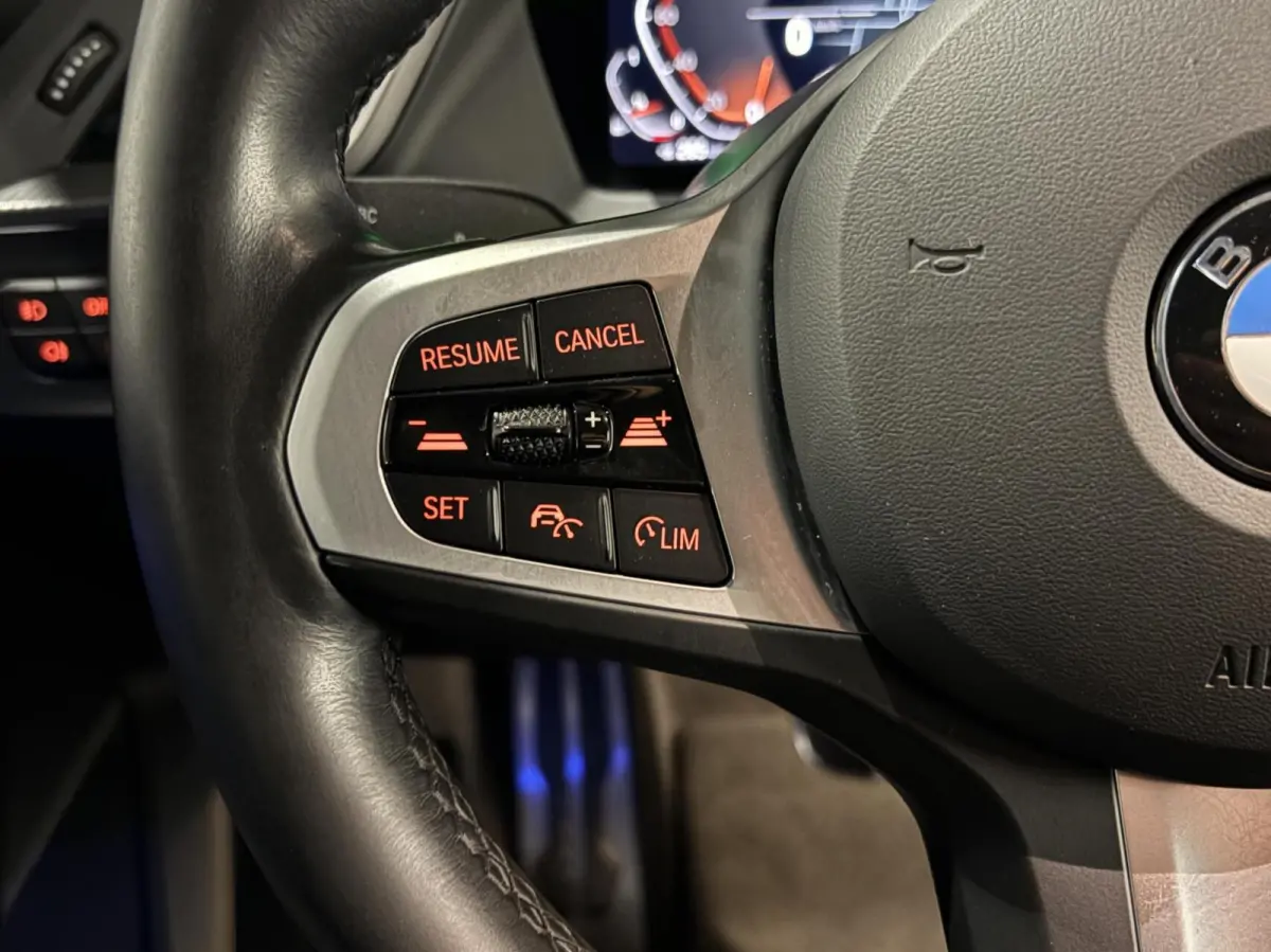118i M Sport |PANODAK|KUIPSTOELEN|H&K|19''|ACC|HUD|CAM|SFEER|High Executive|LED|APPLE|