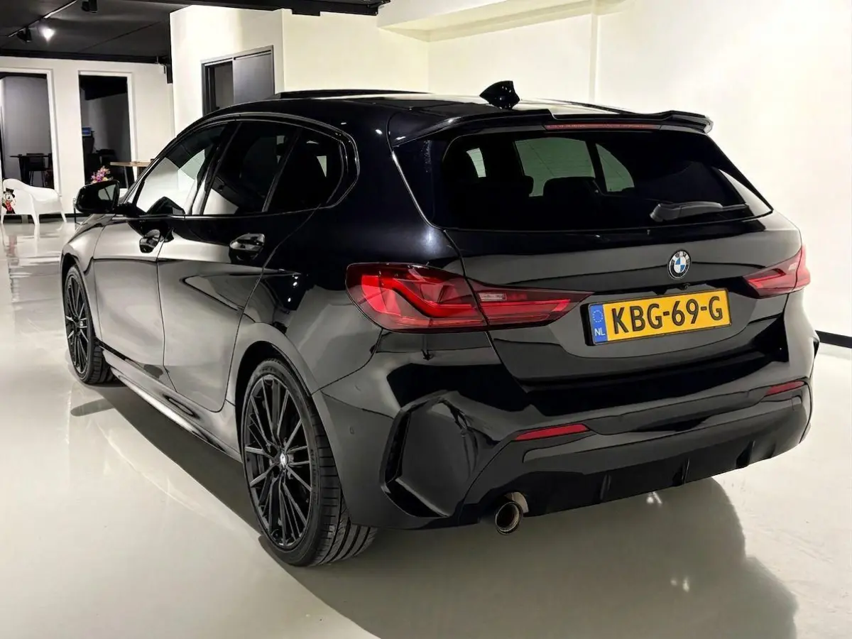 118i M Sport |PANODAK|KUIPSTOELEN|H&K|19''|ACC|HUD|CAM|SFEER|High Executive|LED|APPLE|
