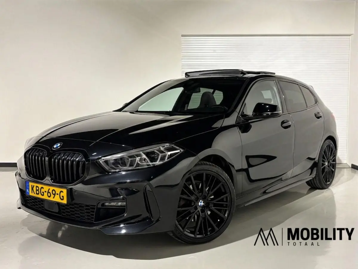118i M Sport |PANODAK|KUIPSTOELEN|H&K|19''|ACC|HUD|CAM|SFEER|High Executive|LED|APPLE|