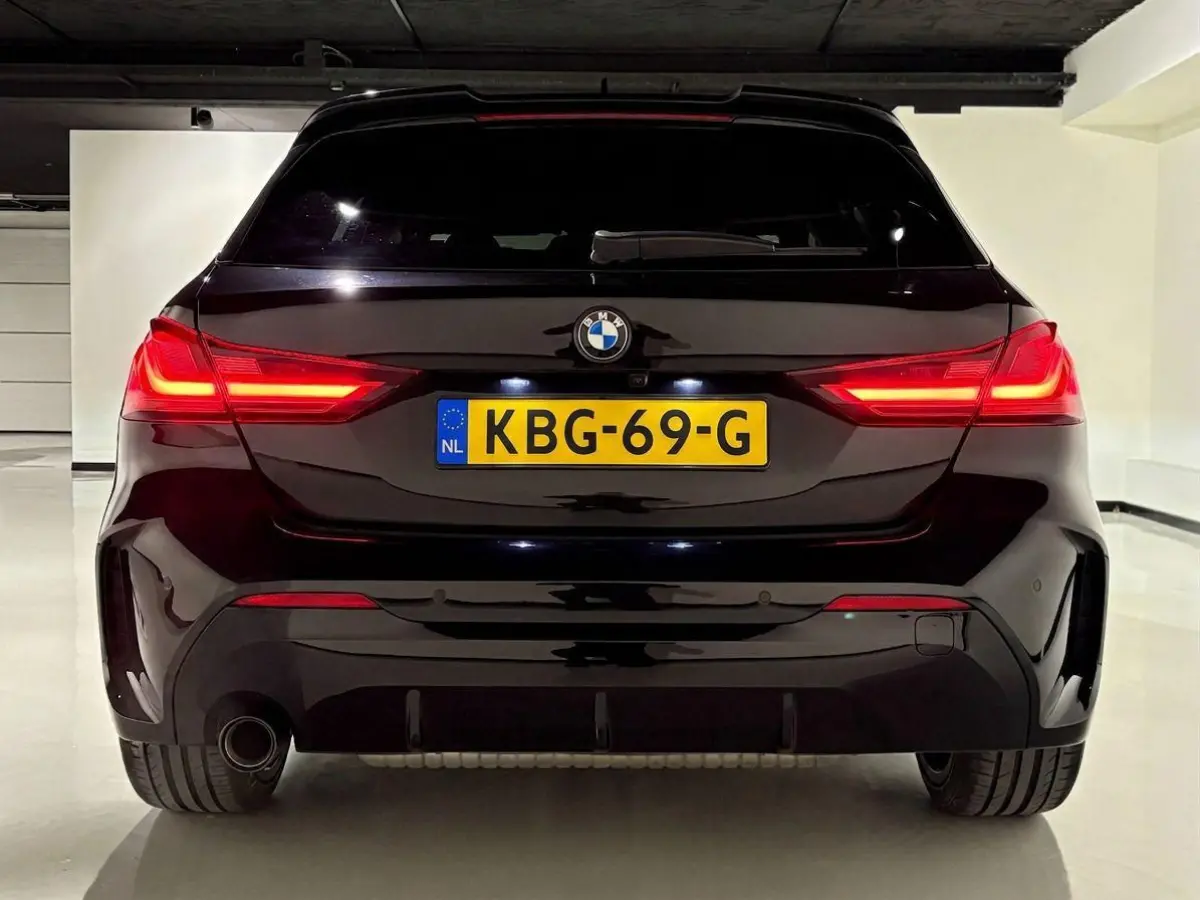 118i M Sport |PANODAK|KUIPSTOELEN|H&K|19''|ACC|HUD|CAM|SFEER|High Executive|LED|APPLE|