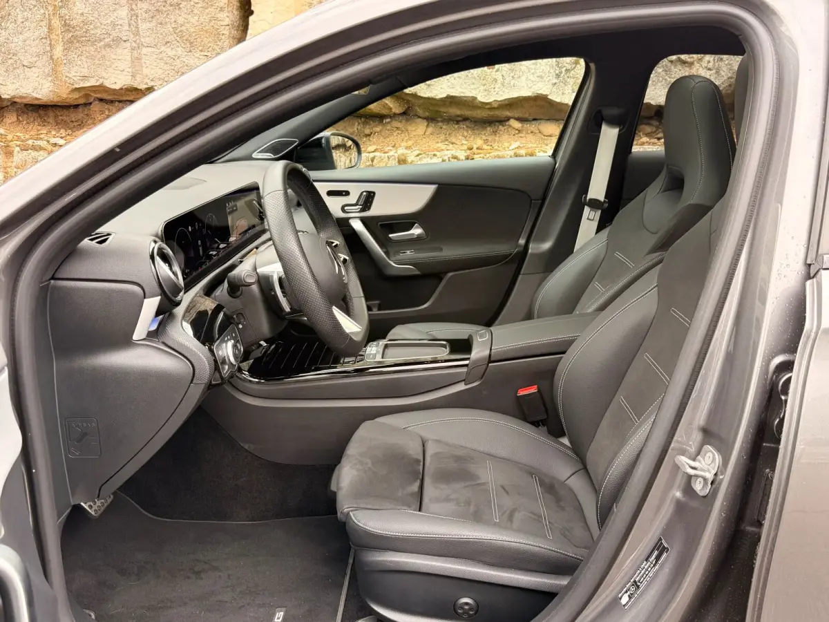 250e AMG ** NIGHT, MBUX+, PANO, MEMO, DISTR, 2-Zone CLIMA, 19-inch LMV,  ** 1e EIG - UNFALLFREI ** ** INFORMEER OOK NAAR ONZE AANTREKKELIJKE FINANCIAL-LEASE TARIEVEN **