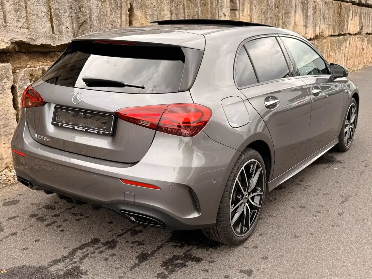 250e AMG ** NIGHT, MBUX+, PANO, MEMO, DISTR, 2-Zone CLIMA, 19-inch LMV,  ** 1e EIG - UNFALLFREI ** ** INFORMEER OOK NAAR ONZE AANTREKKELIJKE FINANCIAL-LEASE TARIEVEN **