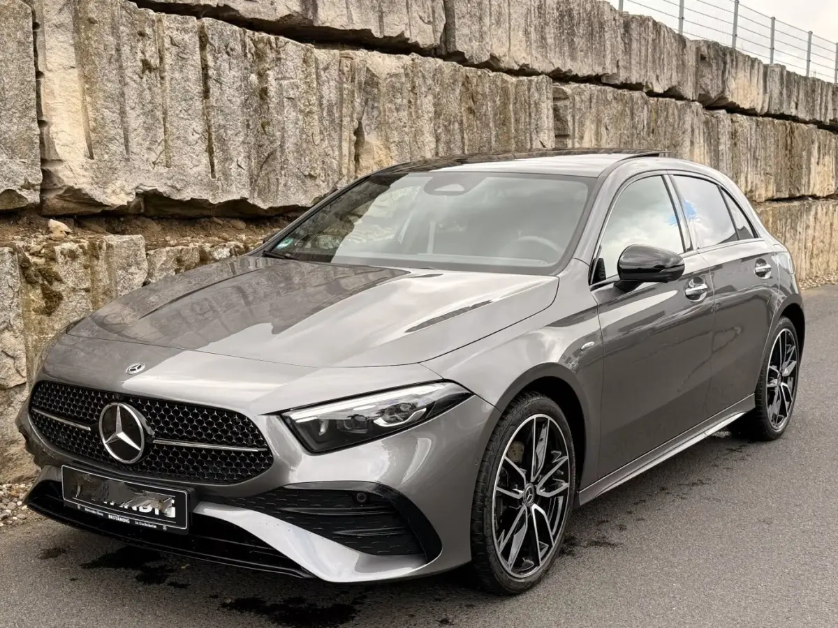 250e AMG ** NIGHT, MBUX+, PANO, MEMO, DISTR, 2-Zone CLIMA, 19-inch LMV,  ** 1e EIG - UNFALLFREI ** ** INFORMEER OOK NAAR ONZE AANTREKKELIJKE FINANCIAL-LEASE TARIEVEN **