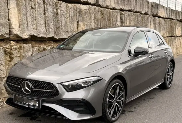 250e AMG ** NIGHT, MBUX+, PANO, MEMO, DISTR, 2-Zone CLIMA, 19-inch LMV,  ** 1e EIG - UNFALLFREI ** ** INFORMEER OOK NAAR ONZE AANTREKKELIJKE FINANCIAL-LEASE TARIEVEN **