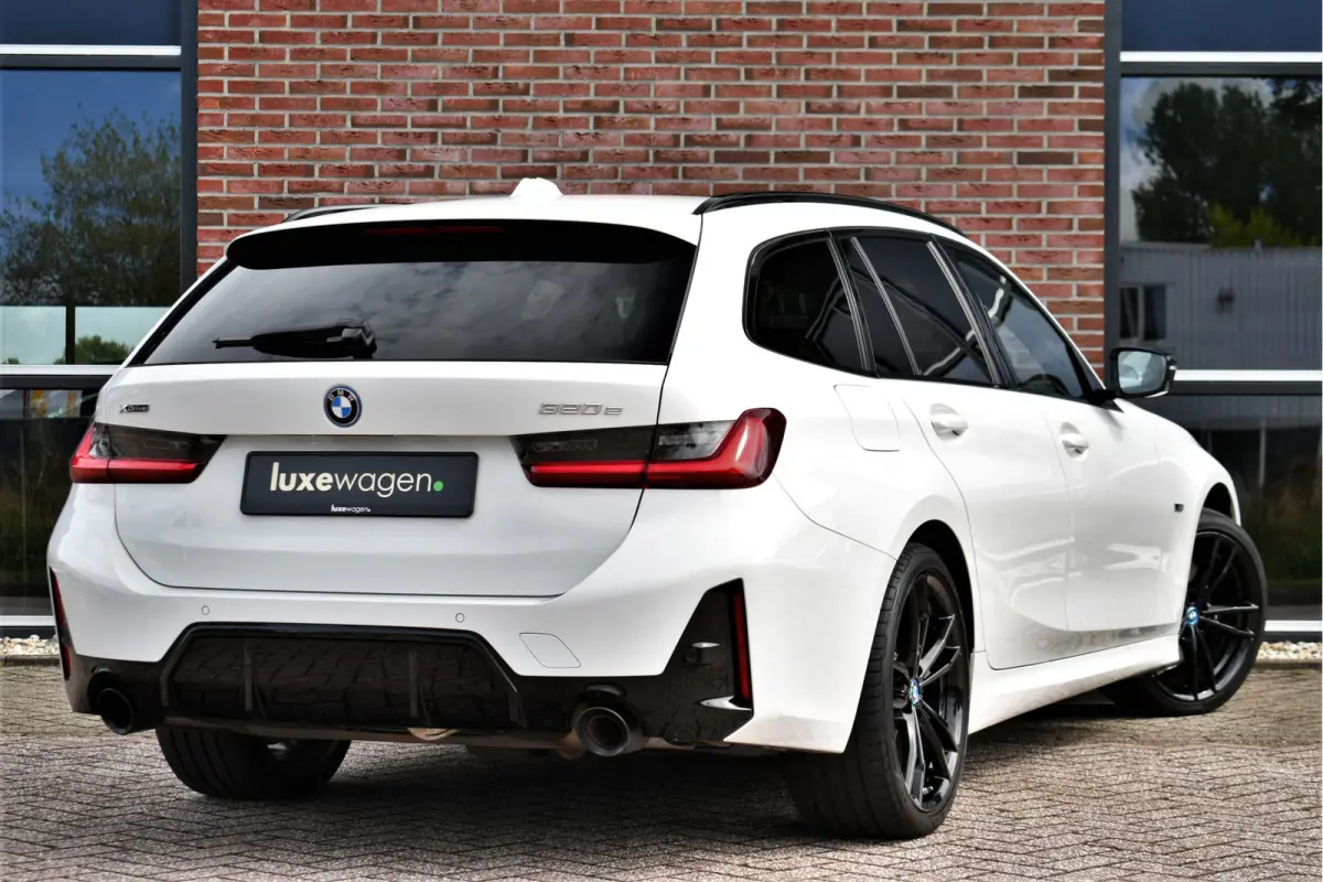 320e xDrive M-Sport Pro Pano ACC Trekh El-zetels H/K 19inch