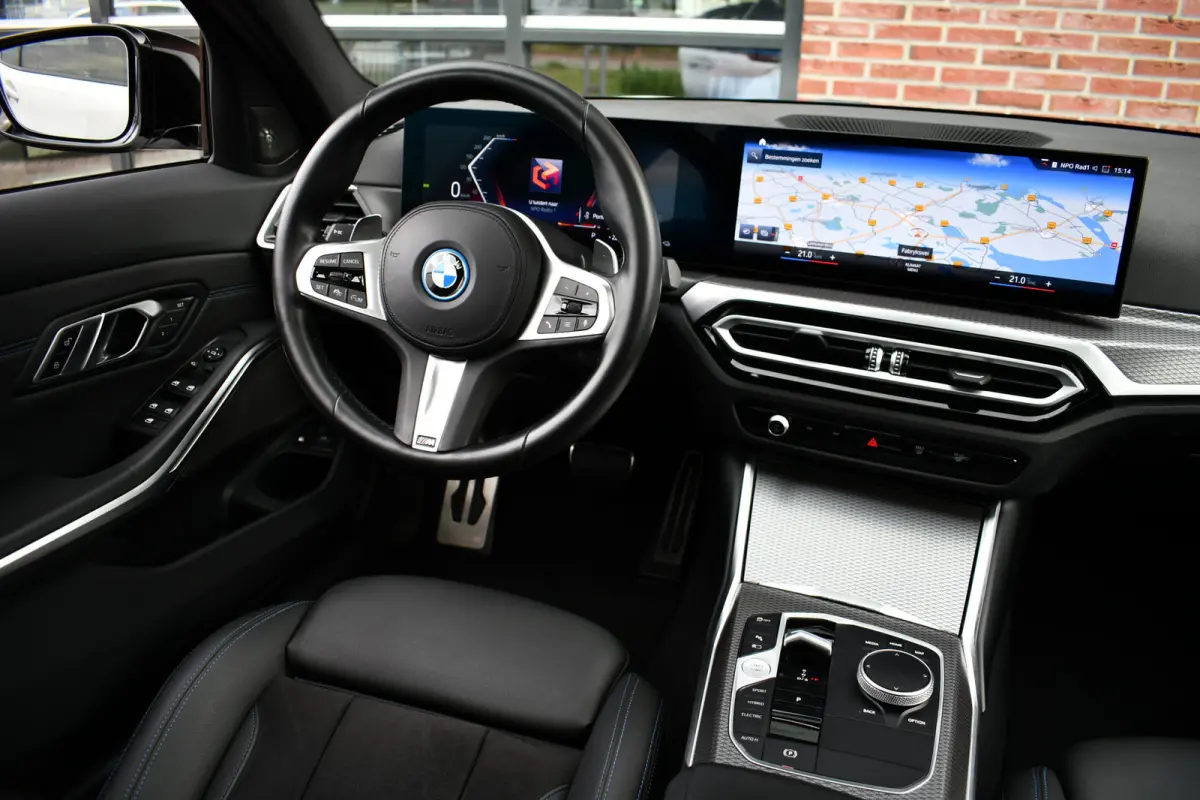 320e xDrive M-Sport Pro Pano ACC Trekh El-zetels H/K 19inch