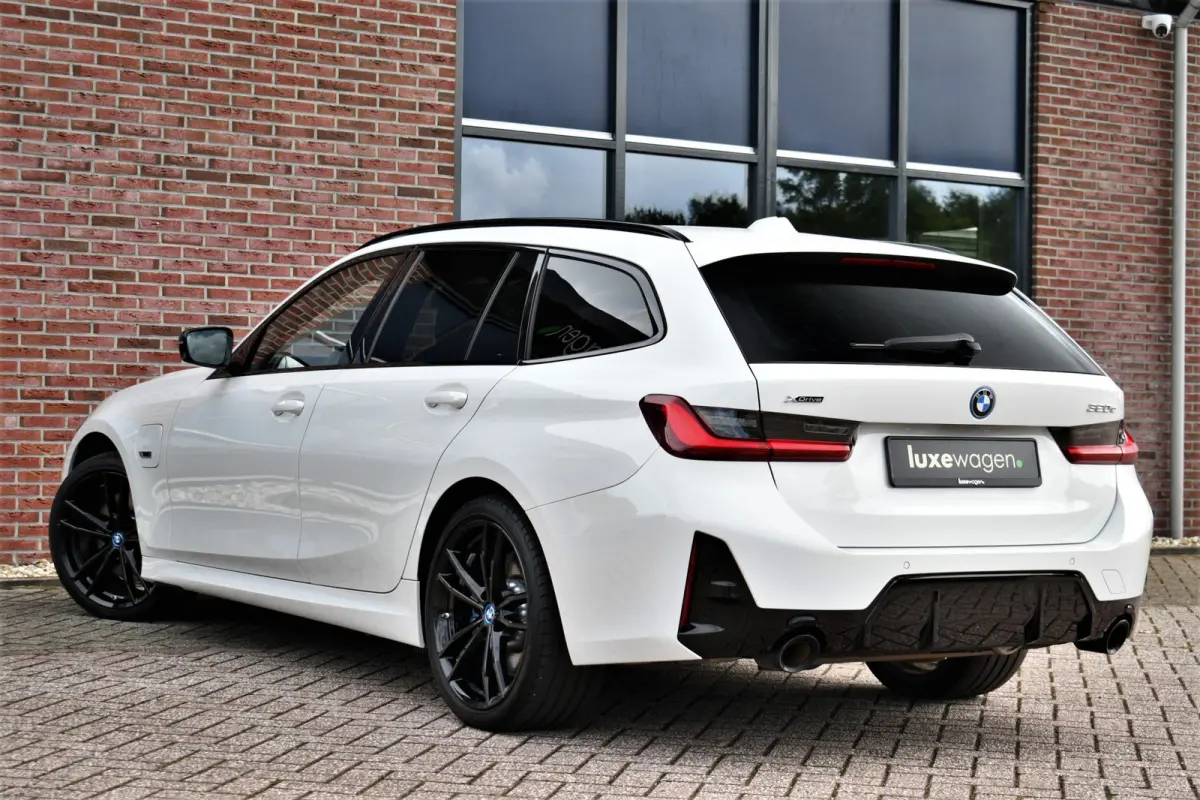 320e xDrive M-Sport Pro Pano ACC Trekh El-zetels H/K 19inch