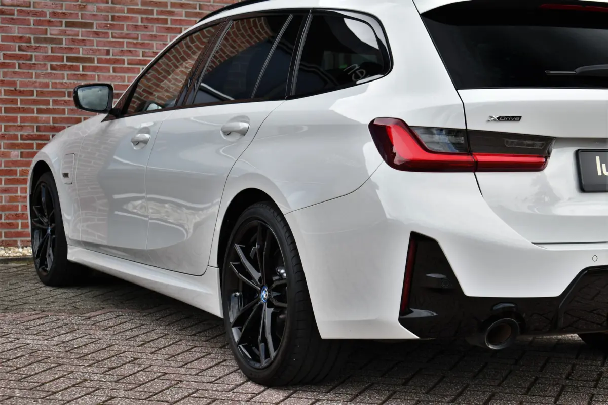 320e xDrive M-Sport Pro Pano ACC Trekh El-zetels H/K 19inch