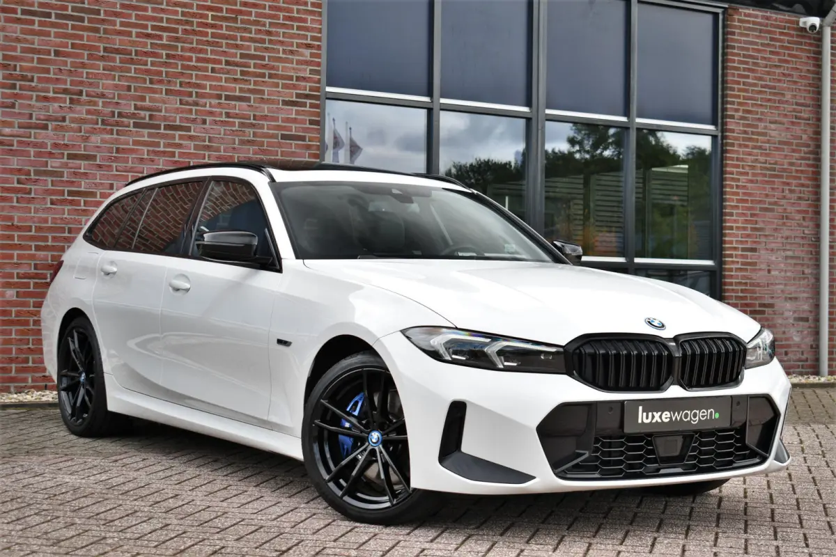 320e xDrive M-Sport Pro Pano ACC Trekh El-zetels H/K 19inch