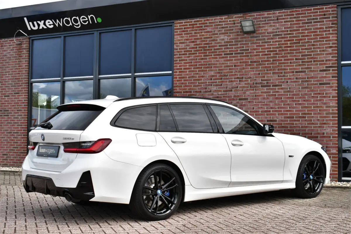 320e xDrive M-Sport Pro Pano ACC Trekh El-zetels H/K 19inch