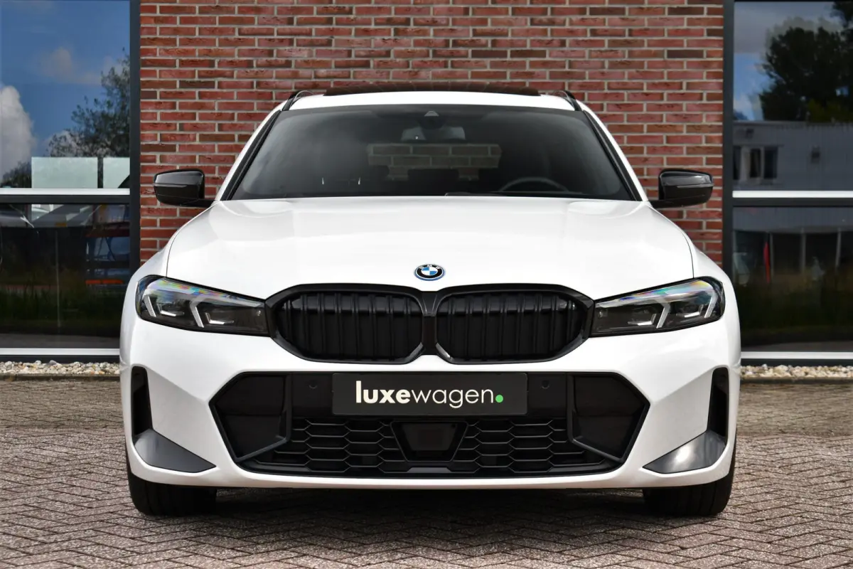 320e xDrive M-Sport Pro Pano ACC Trekh El-zetels H/K 19inch