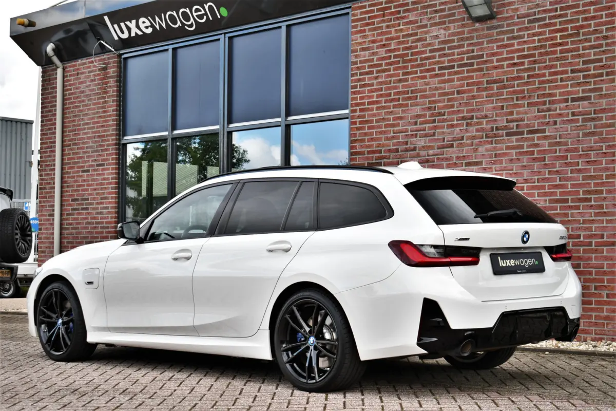 320e xDrive M-Sport Pro Pano ACC Trekh El-zetels H/K 19inch