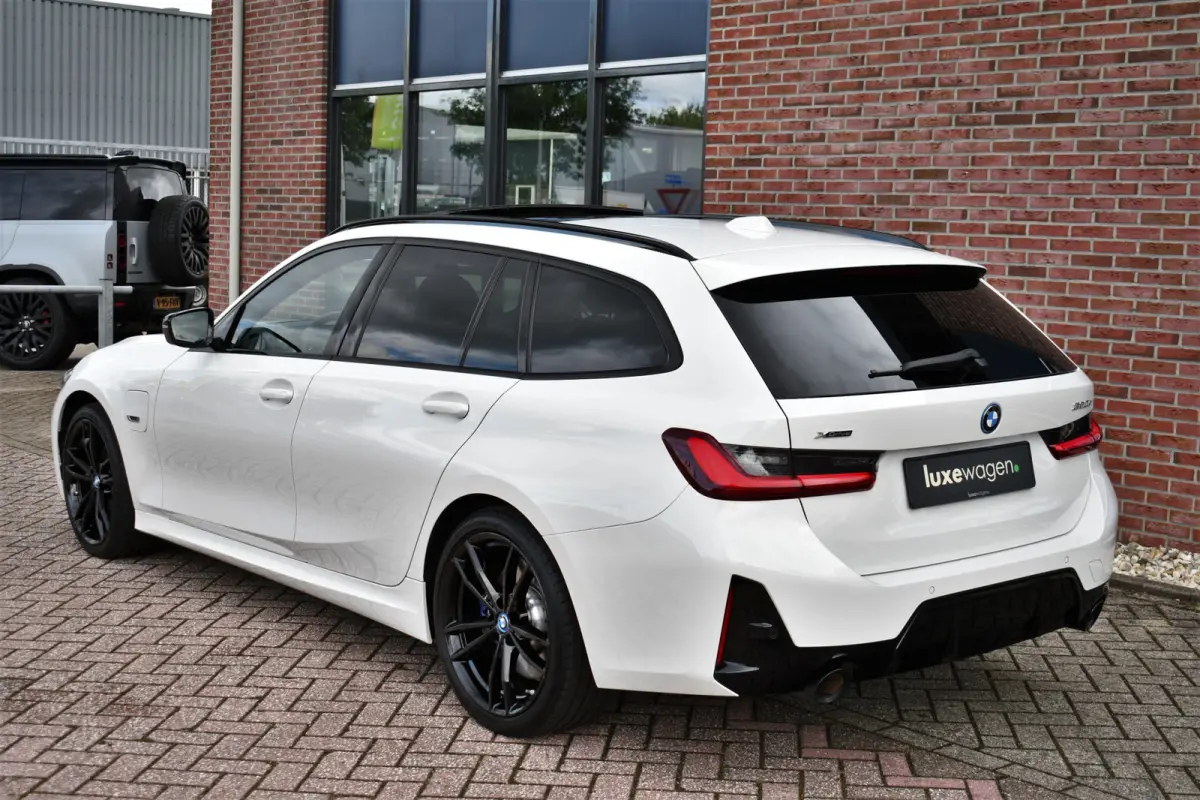 320e xDrive M-Sport Pro Pano ACC Trekh El-zetels H/K 19inch