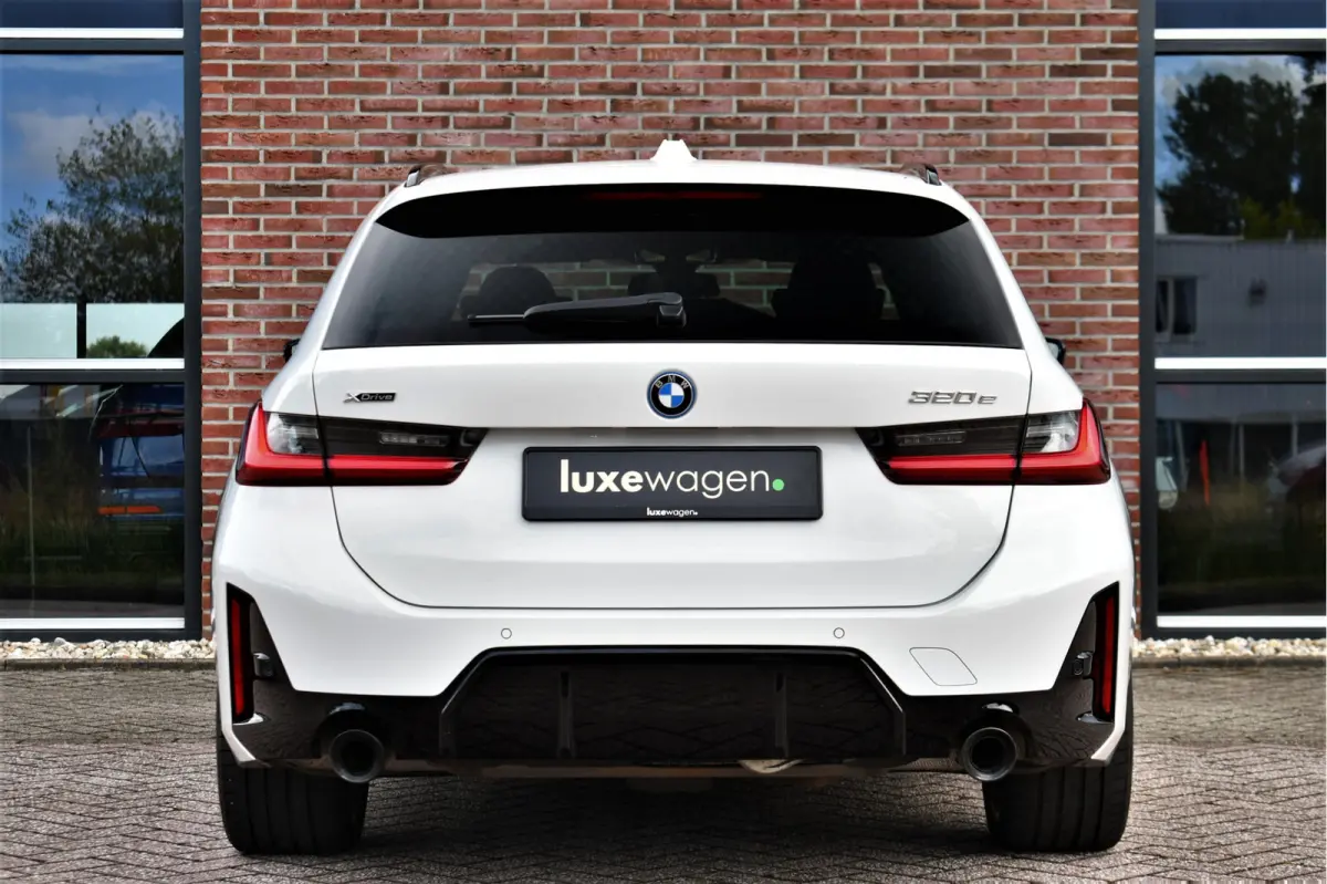 320e xDrive M-Sport Pro Pano ACC Trekh El-zetels H/K 19inch