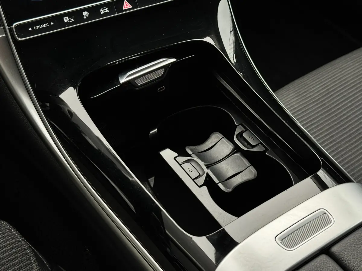 300 e | Night | Sfeer | Widescreen | 1e eig. | Camera | Carplay | Distronic ACC | Dealer onderhouden