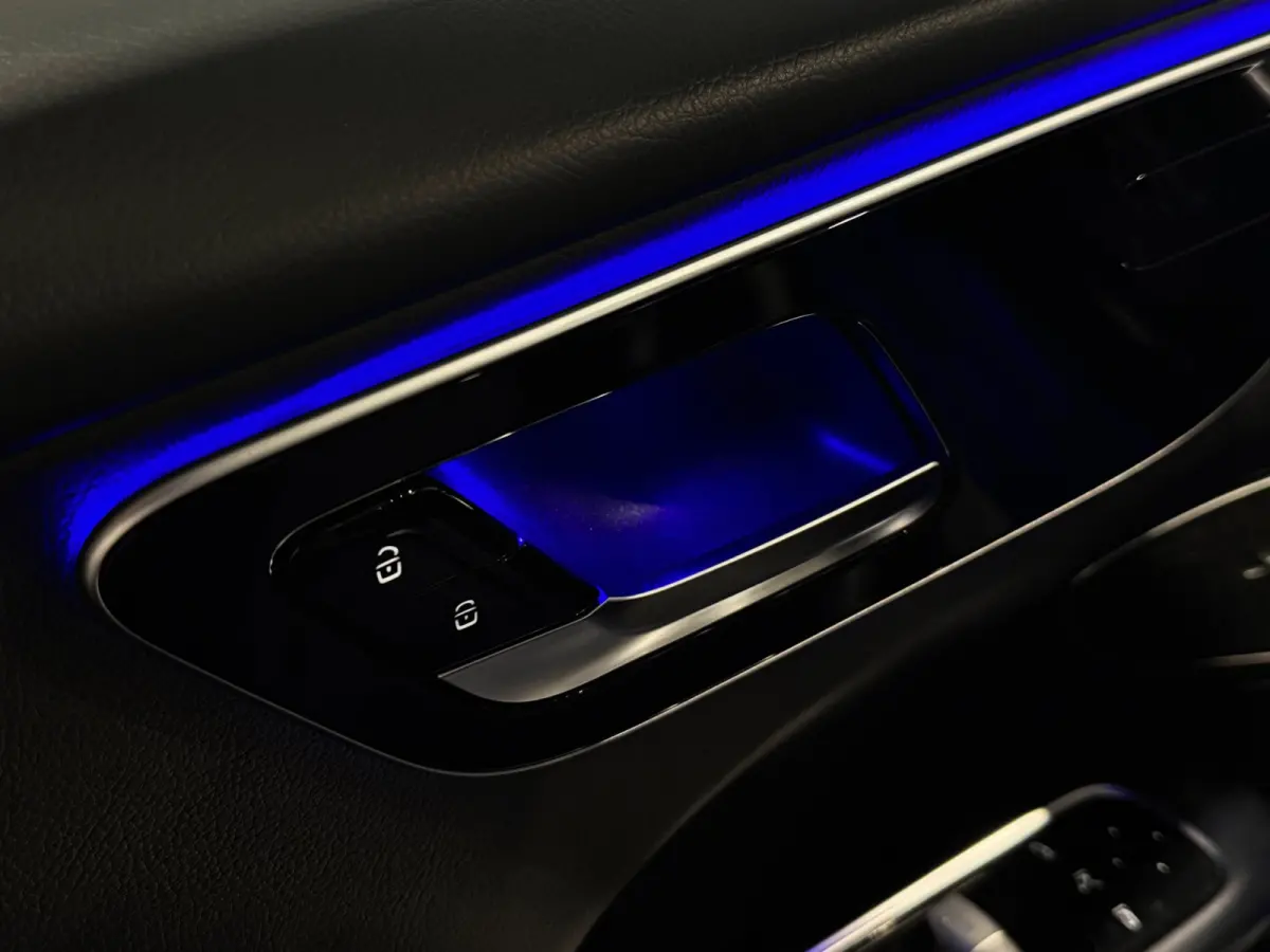 300 e | Night | Sfeer | Widescreen | 1e eig. | Camera | Carplay | Distronic ACC | Dealer onderhouden