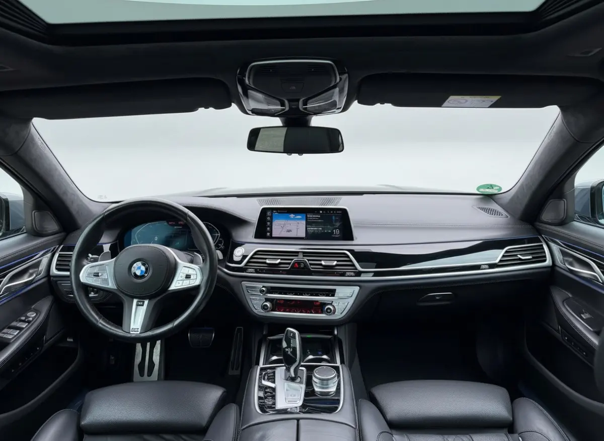 745e M-Sport / Champagner Quartz / Massage / ACC / NAP / Service t/m 2028!