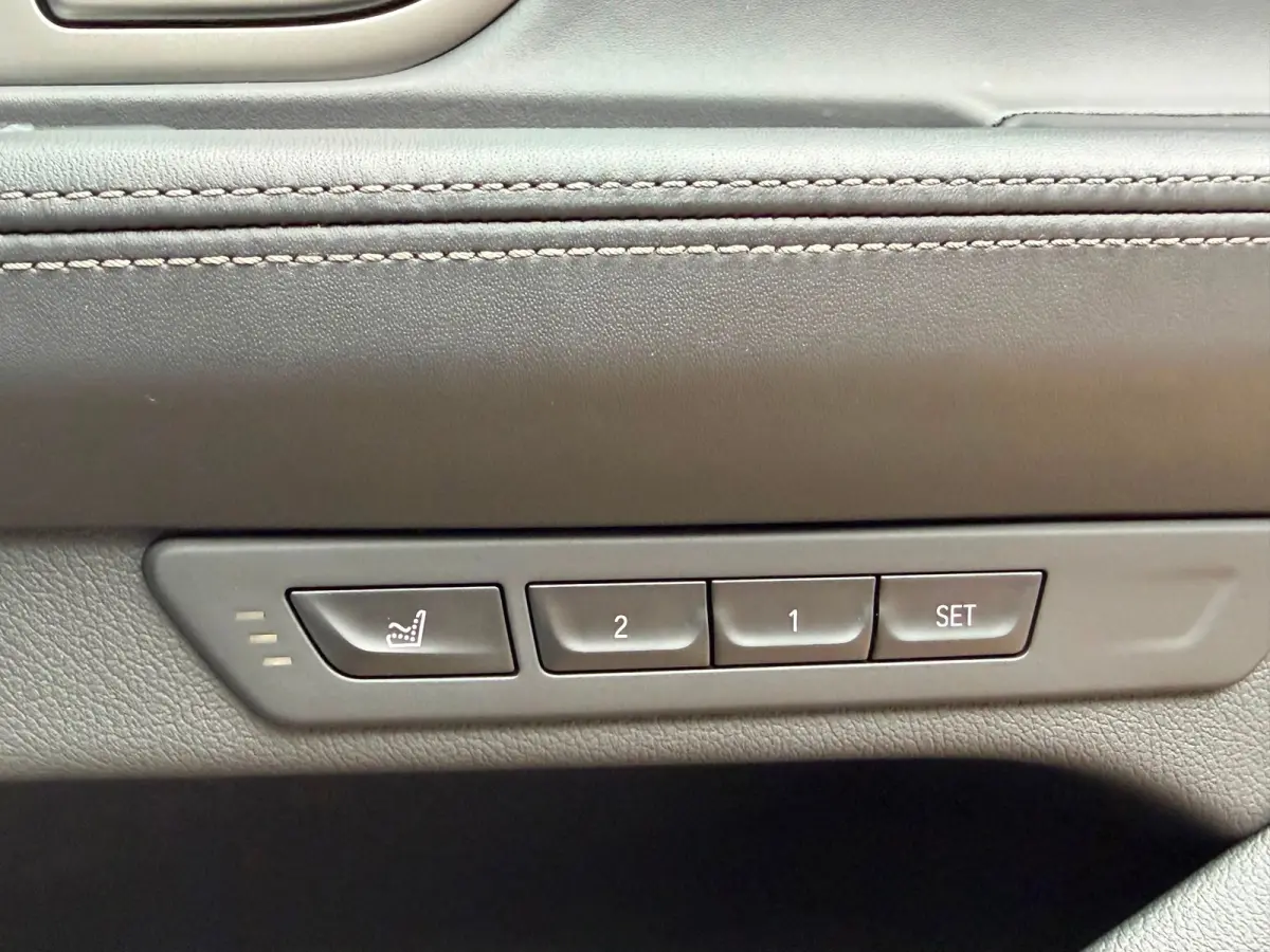 745e M-Sport / Champagner Quartz / Massage / ACC / NAP / Service t/m 2028!