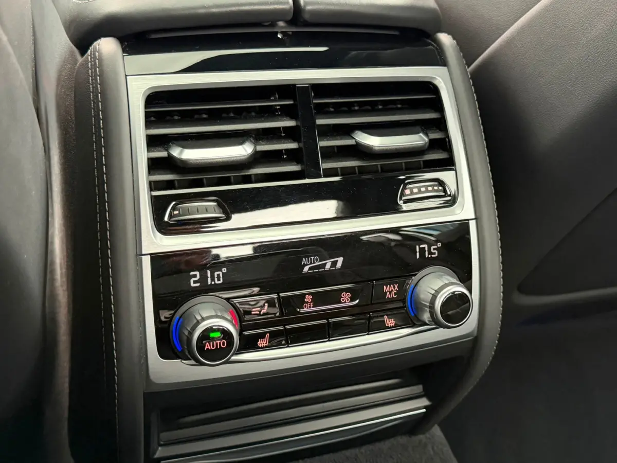 745e M-Sport / Champagner Quartz / Massage / ACC / NAP / Service t/m 2028!