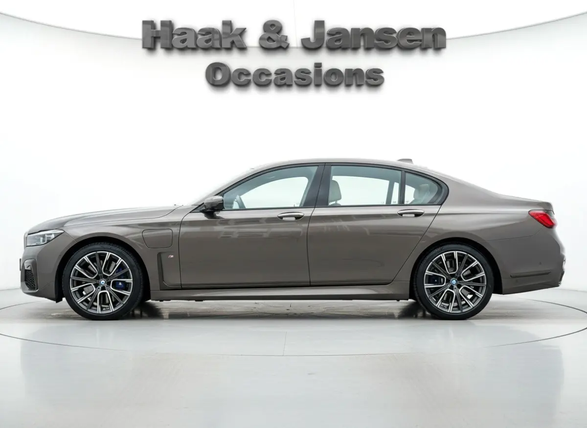 745e M-Sport / Champagner Quartz / Massage / ACC / NAP / Service t/m 2028!