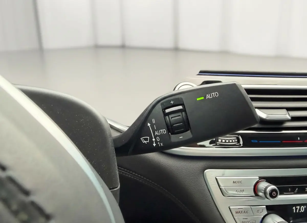 745e M-Sport / Champagner Quartz / Massage / ACC / NAP / Service t/m 2028!