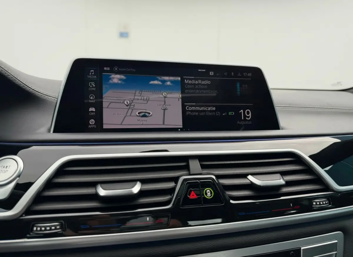 745e M-Sport / Champagner Quartz / Massage / ACC / NAP / Service t/m 2028!