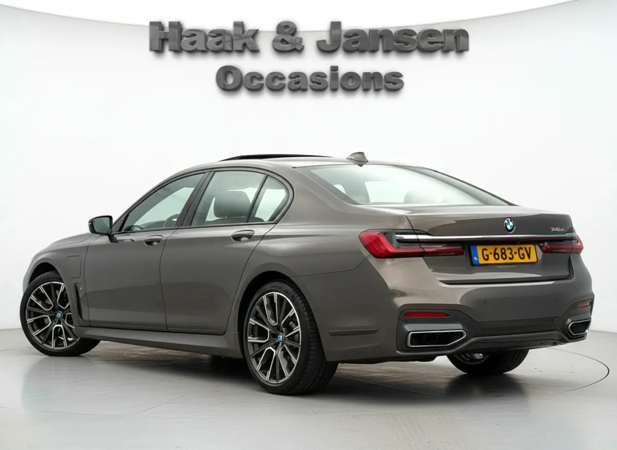 745e M-Sport / Champagner Quartz / Massage / ACC / NAP / Service t/m 2028!