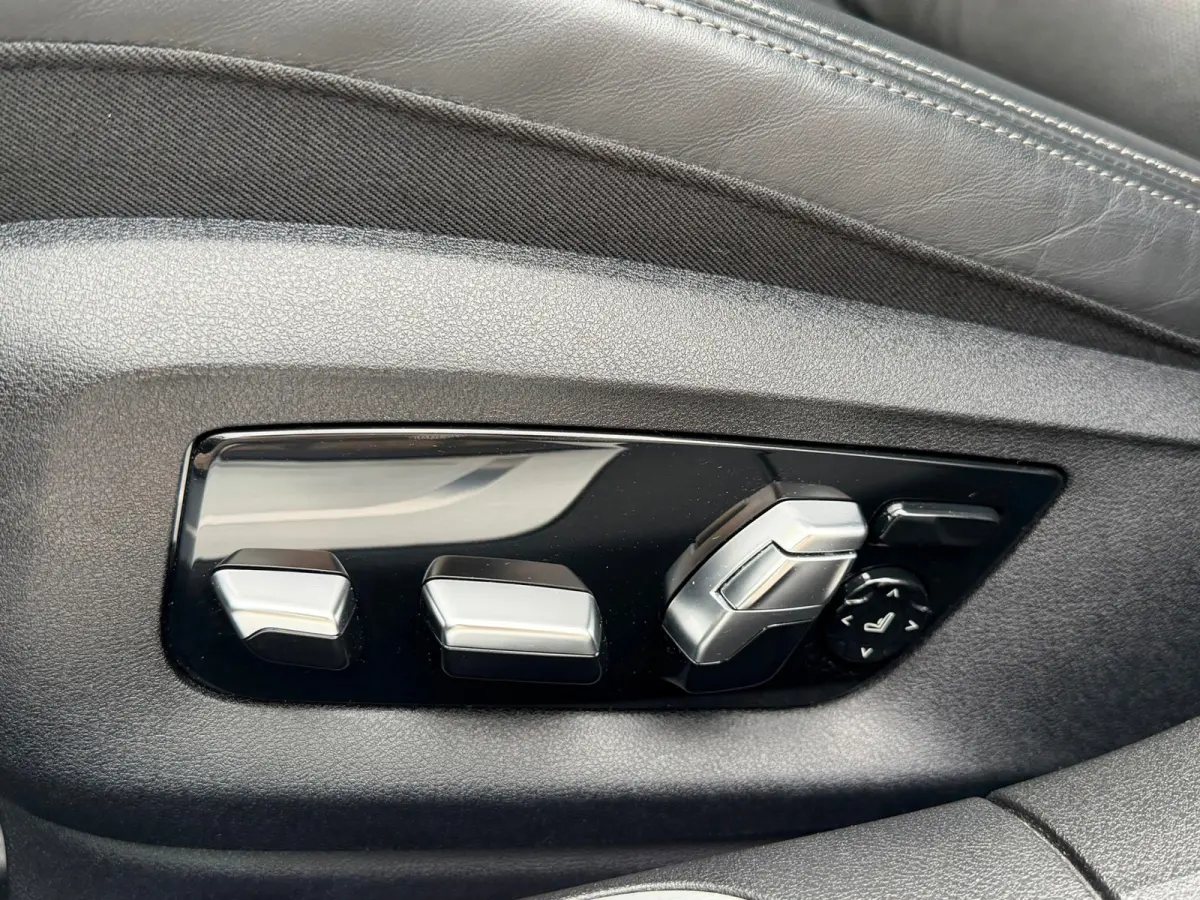 745e M-Sport / Champagner Quartz / Massage / ACC / NAP / Service t/m 2028!