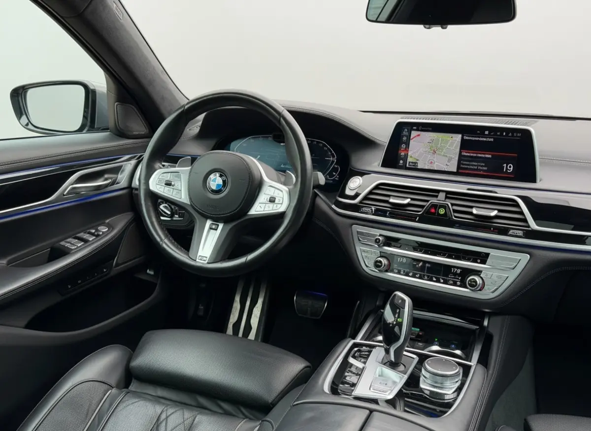745e M-Sport / Champagner Quartz / Massage / ACC / NAP / Service t/m 2028!