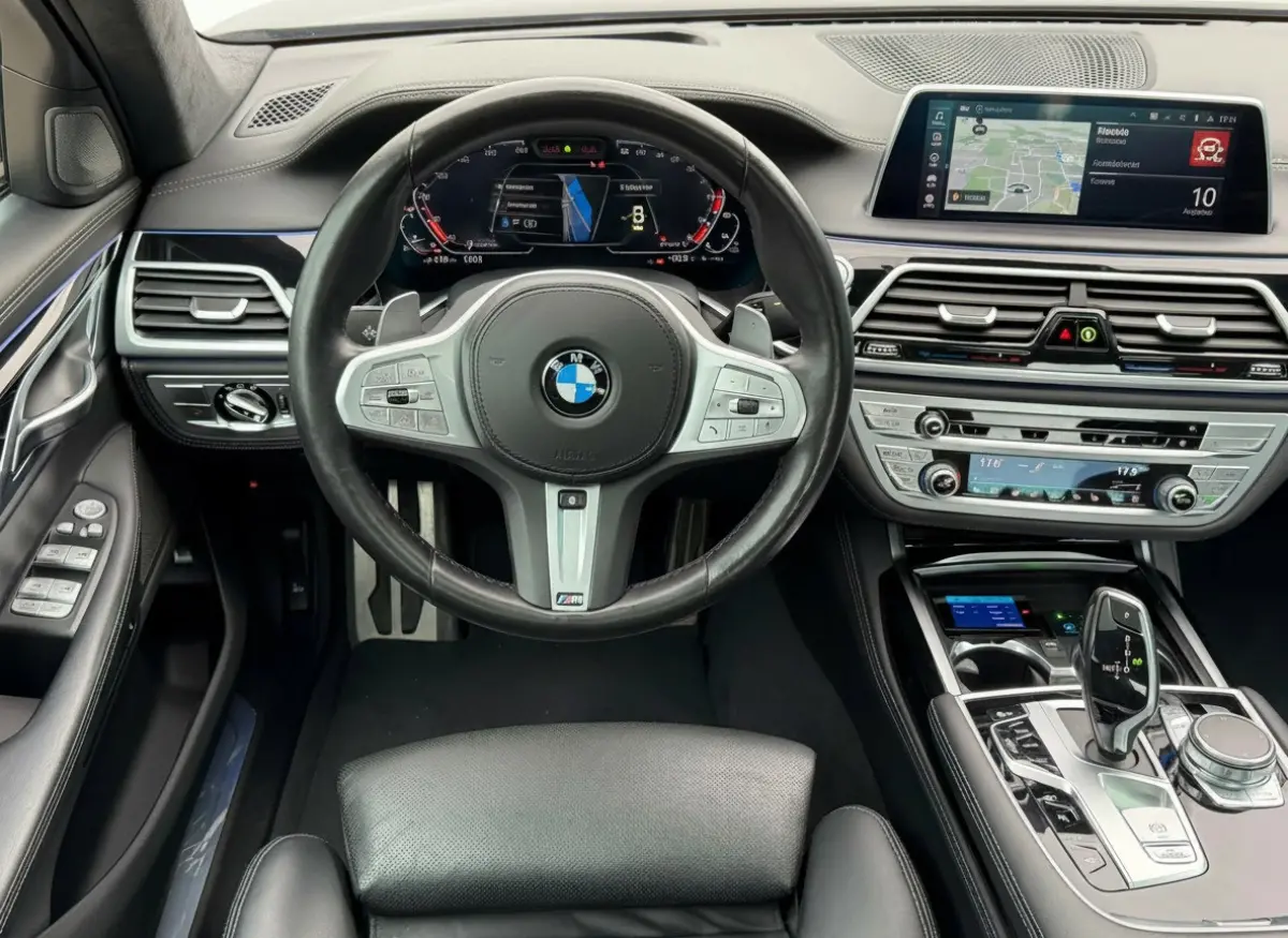 745e M-Sport / Champagner Quartz / Massage / ACC / NAP / Service t/m 2028!