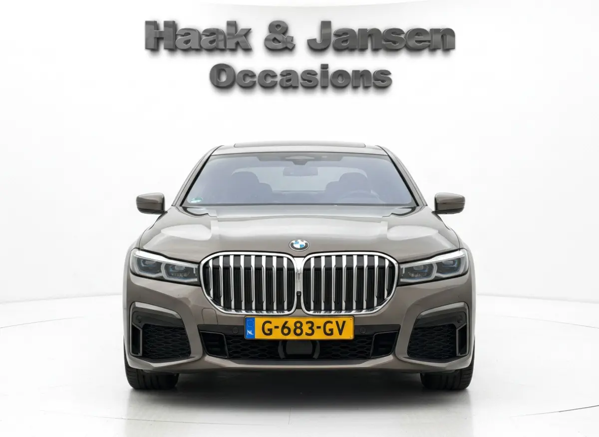 745e M-Sport / Champagner Quartz / Massage / ACC / NAP / Service t/m 2028!