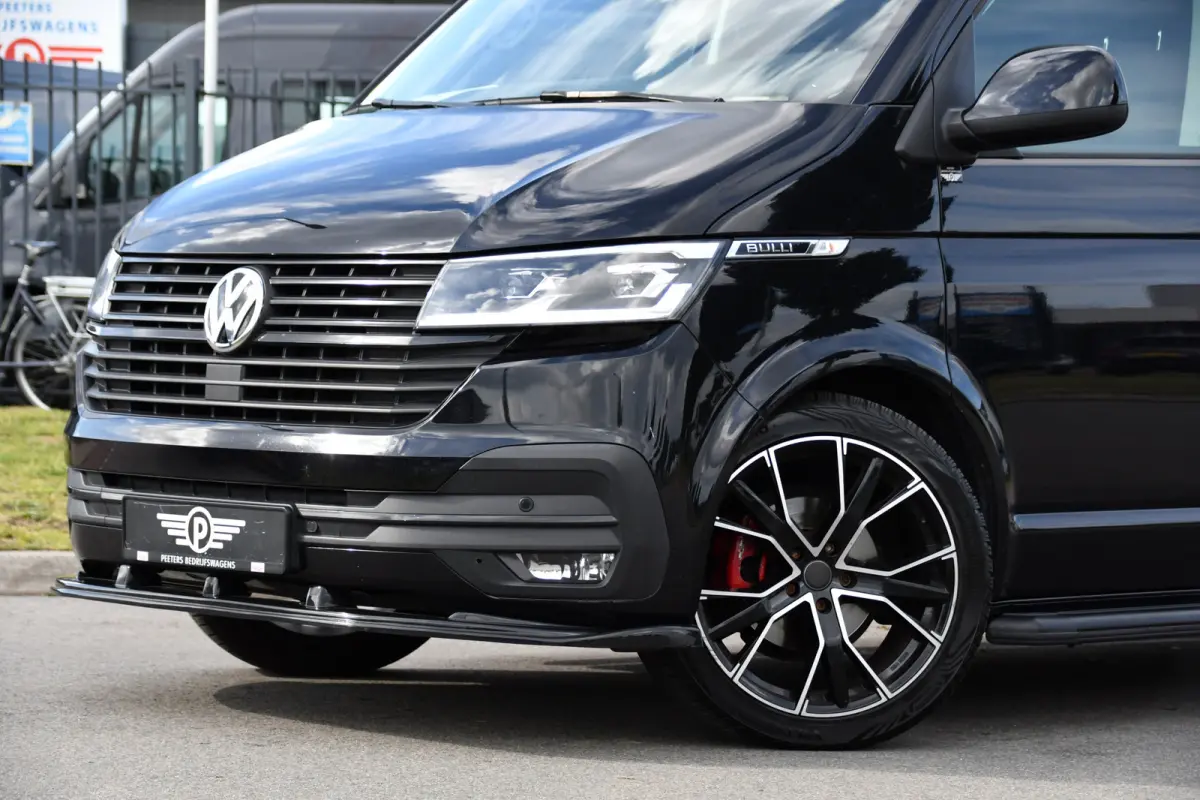 2.0 TDI L2H1 30 DC Bulli Black Edition Adaptieve Cruise, Virtual, Camera, Carplay, Stoelverwarming, LED, 2 x Schuifdeur, Automaat, Trekhaak, Sensoren, Uniek!