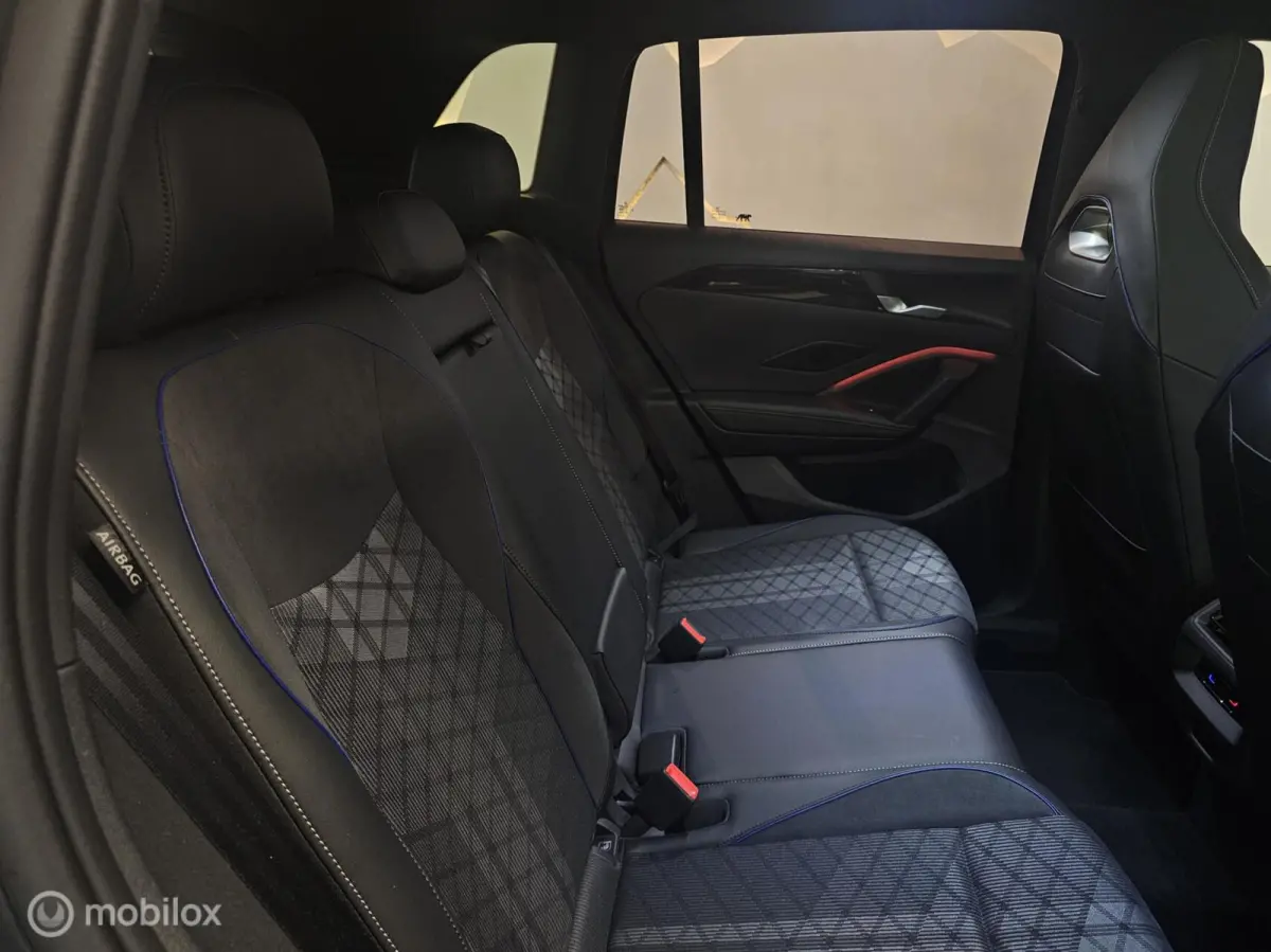 1.5 eHybrid 3x R-Line Panorama/Black Style