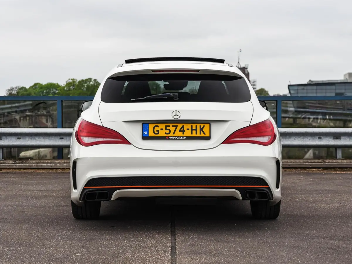 200 OrangeArt AMG Night Edition 156 PK | Panoramadak | Bi-xenon | Camera | Stoelverwarming | Navigatie | 18"