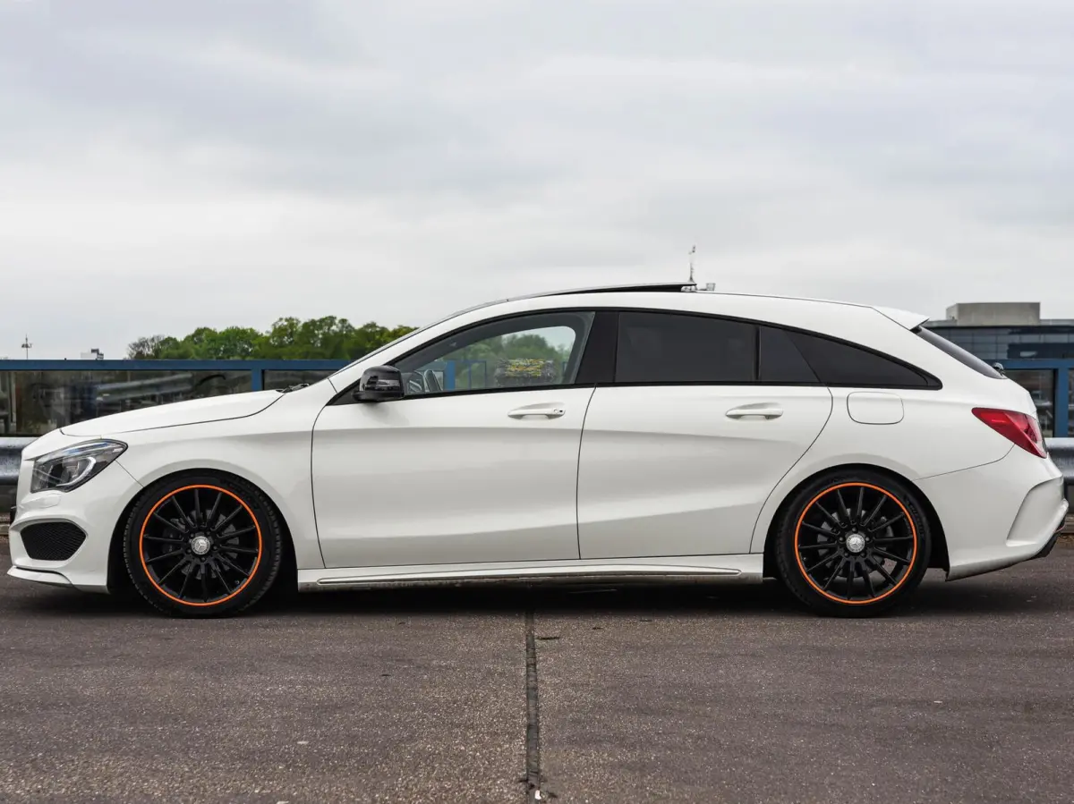 200 OrangeArt AMG Night Edition 156 PK | Panoramadak | Bi-xenon | Camera | Stoelverwarming | Navigatie | 18"