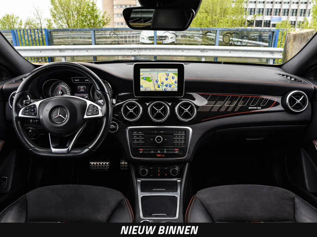 200 OrangeArt AMG Night Edition 156 PK | Panoramadak | Bi-xenon | Camera | Stoelverwarming | Navigatie | 18"