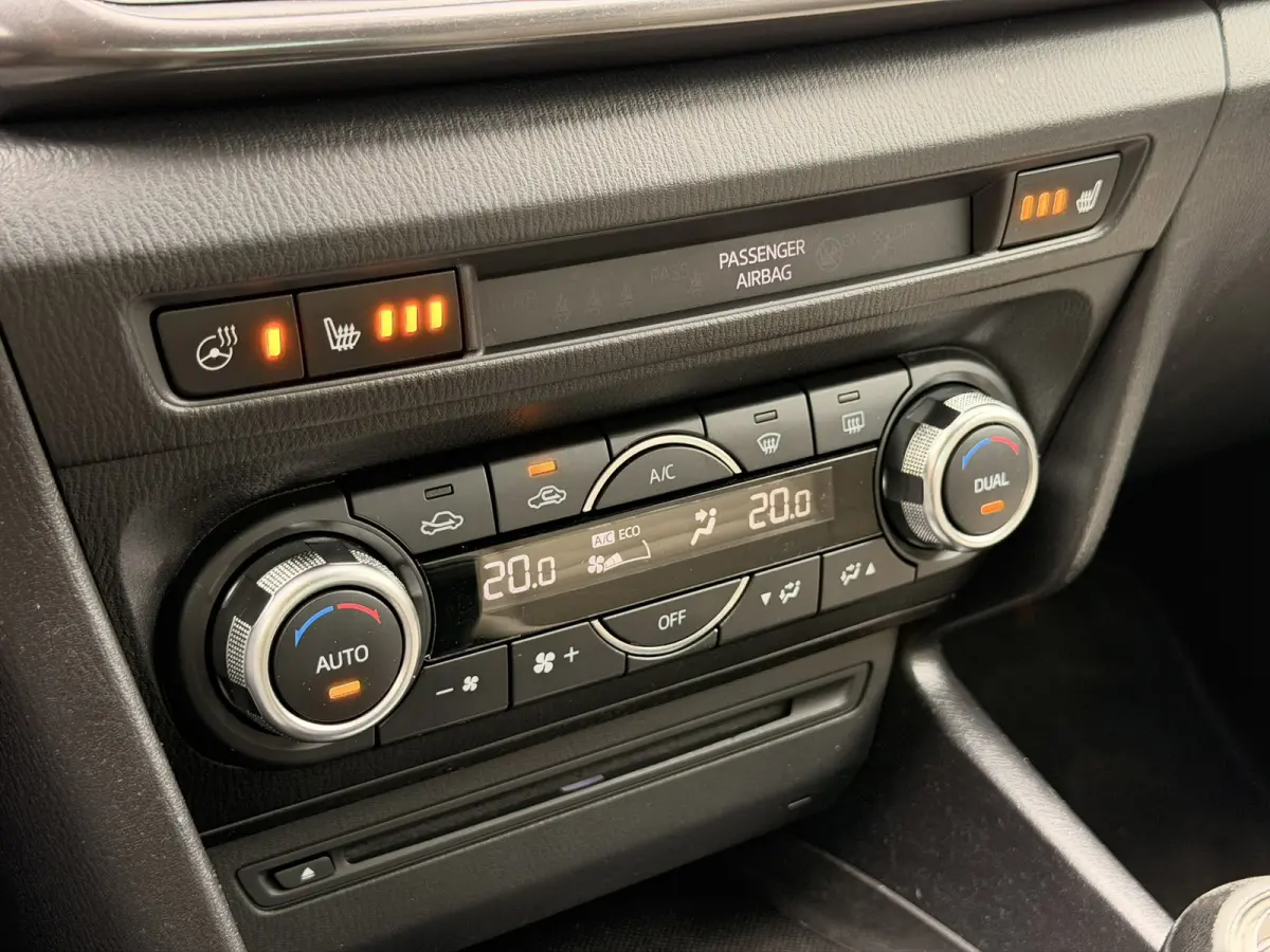 2.0 SkyActiv-G Leder HUD 18' Camera Keyless Navi Cruise Clima