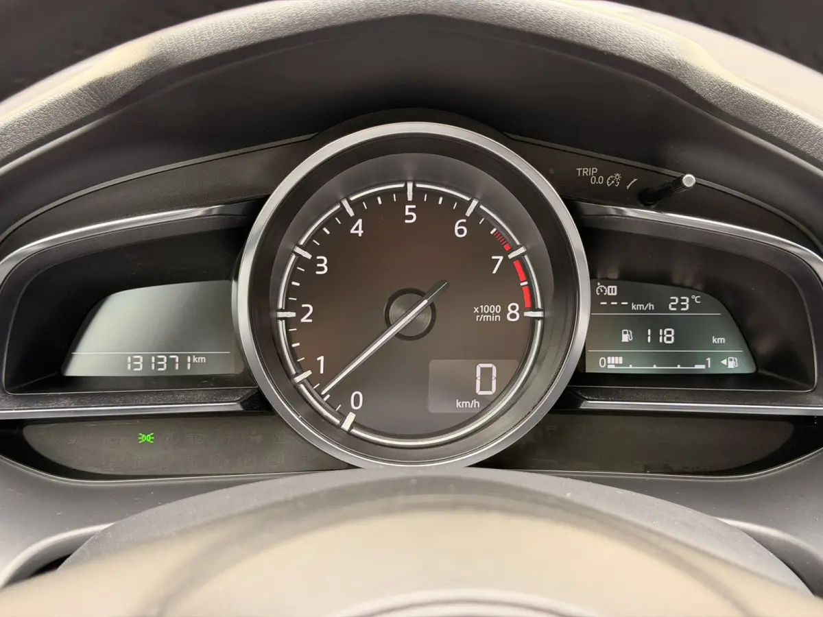 2.0 SkyActiv-G Leder HUD 18' Camera Keyless Navi Cruise Clima