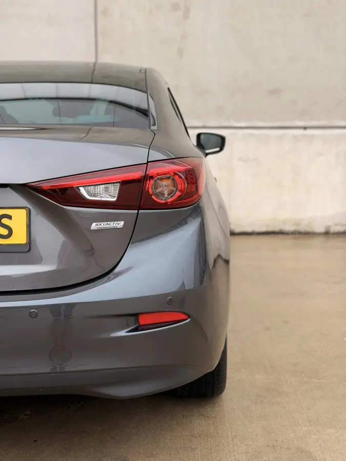 2.0 SkyActiv-G Leder HUD 18' Camera Keyless Navi Cruise Clima