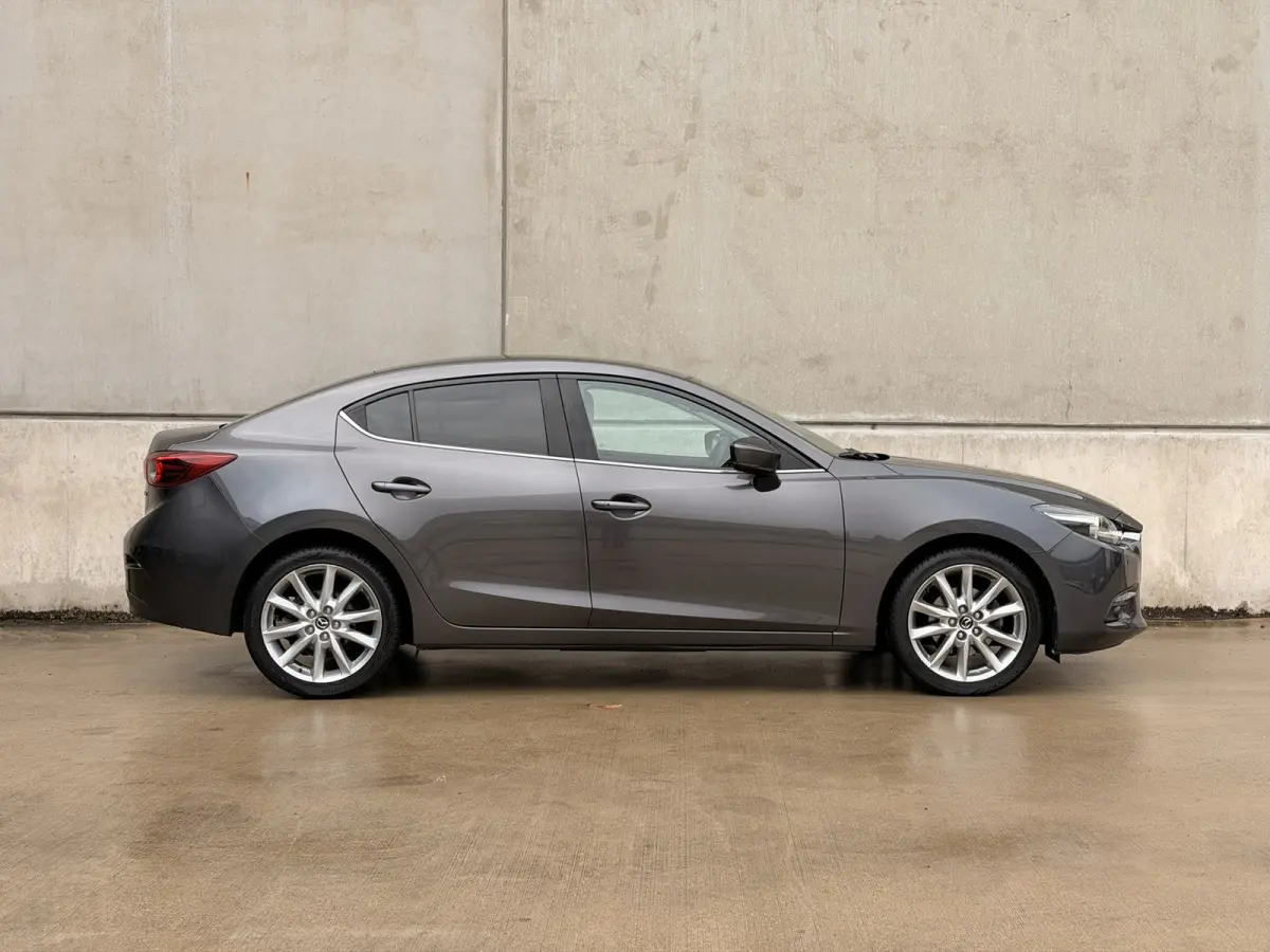 2.0 SkyActiv-G Leder HUD 18' Camera Keyless Navi Cruise Clima