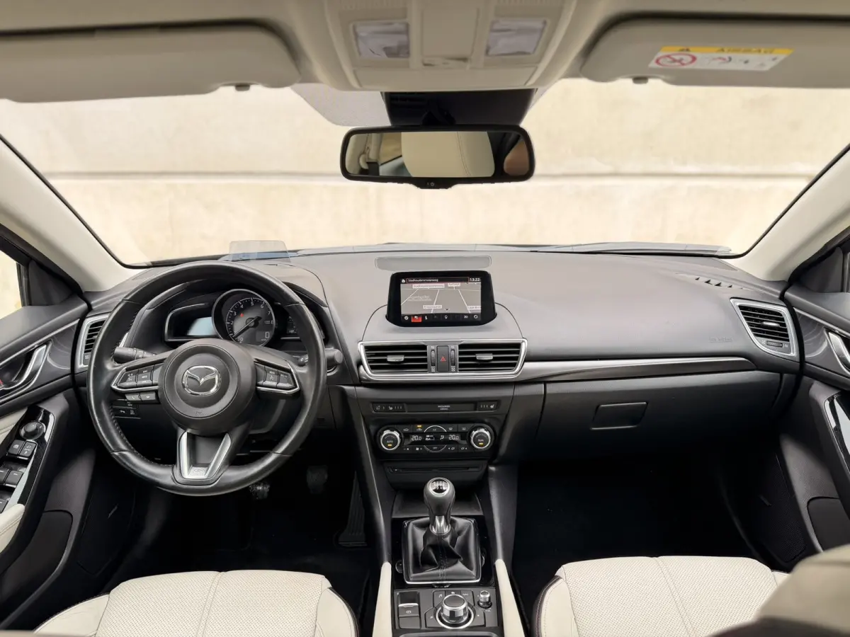 2.0 SkyActiv-G Leder HUD 18' Camera Keyless Navi Cruise Clima