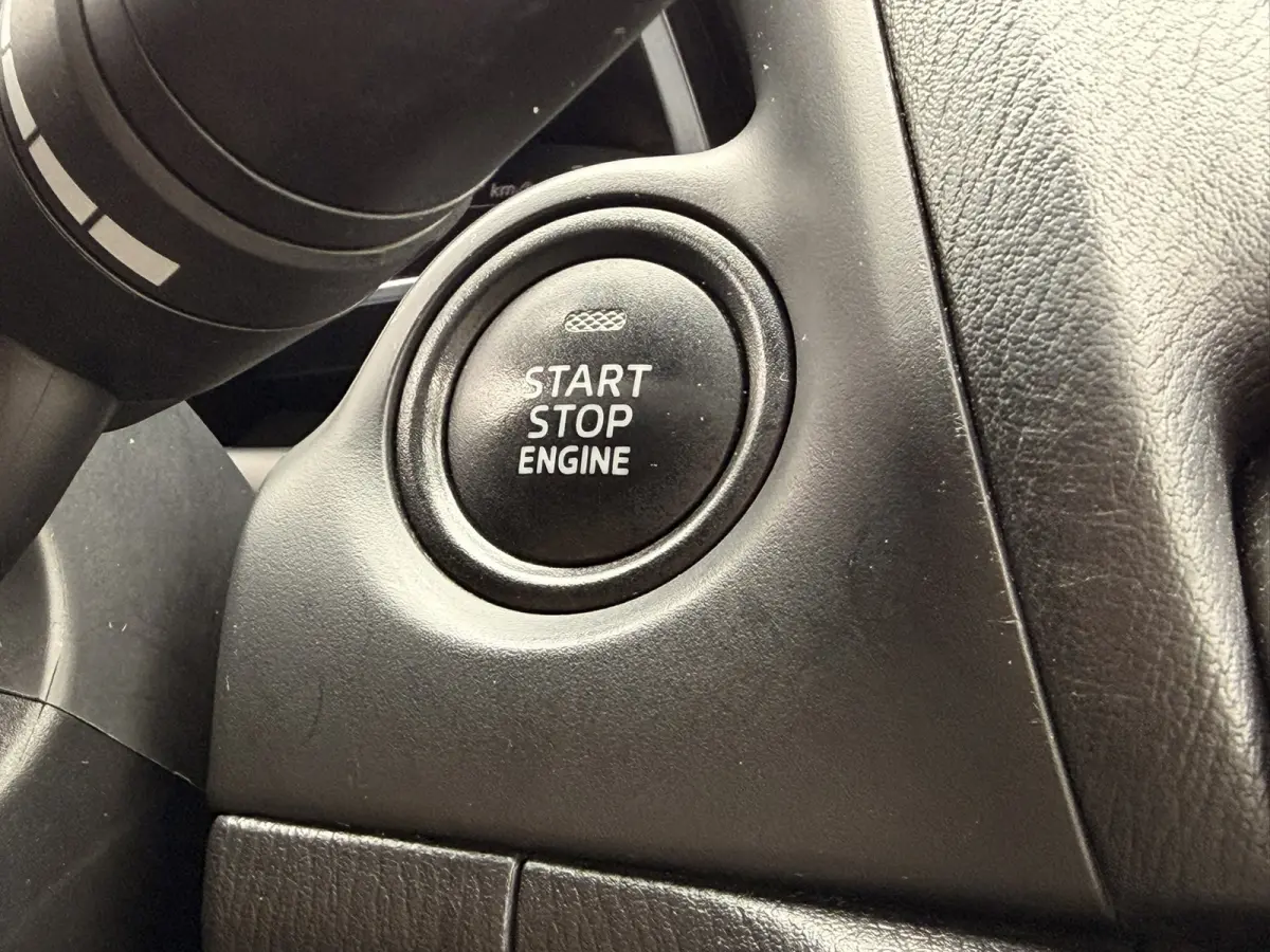 2.0 SkyActiv-G Leder HUD 18' Camera Keyless Navi Cruise Clima