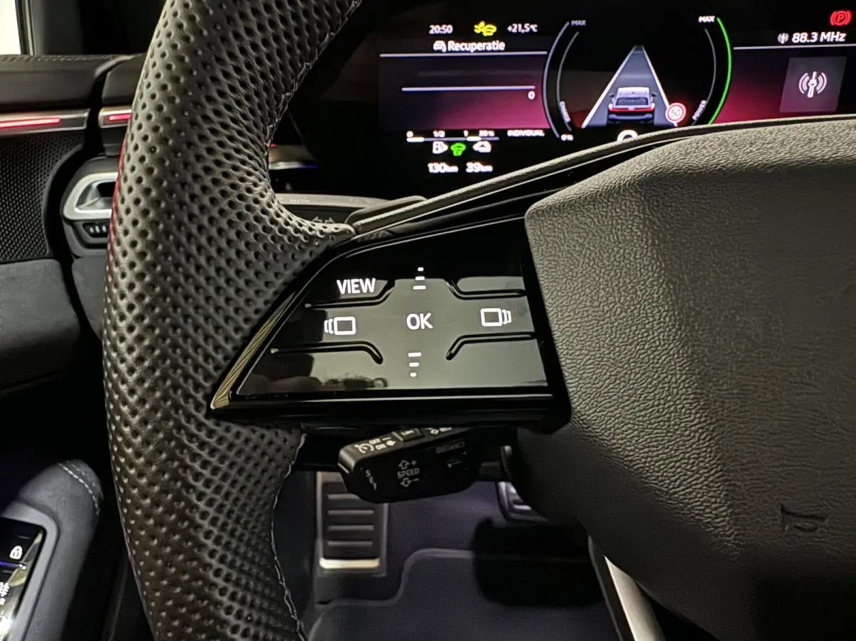 Avant 2.0 Quattro S-Line Pano 360° RS-Seats Passenger display
