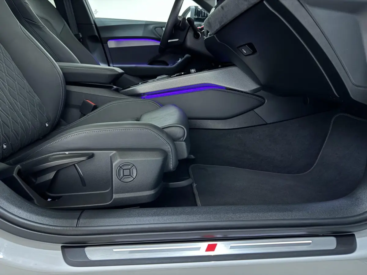 Avant 2.0 Quattro S-Line Pano 360° RS-Seats Passenger display