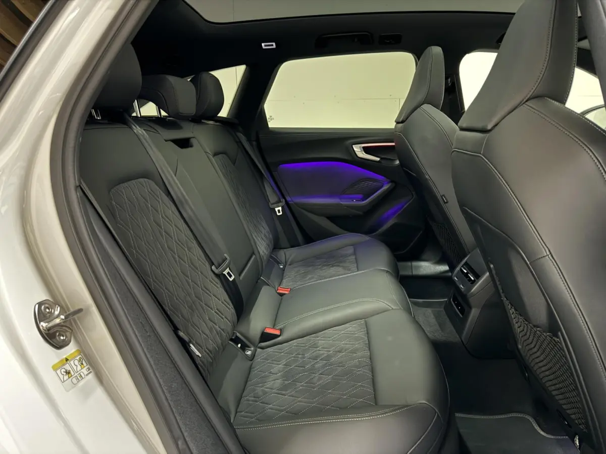 Avant 2.0 Quattro S-Line Pano 360° RS-Seats Passenger display