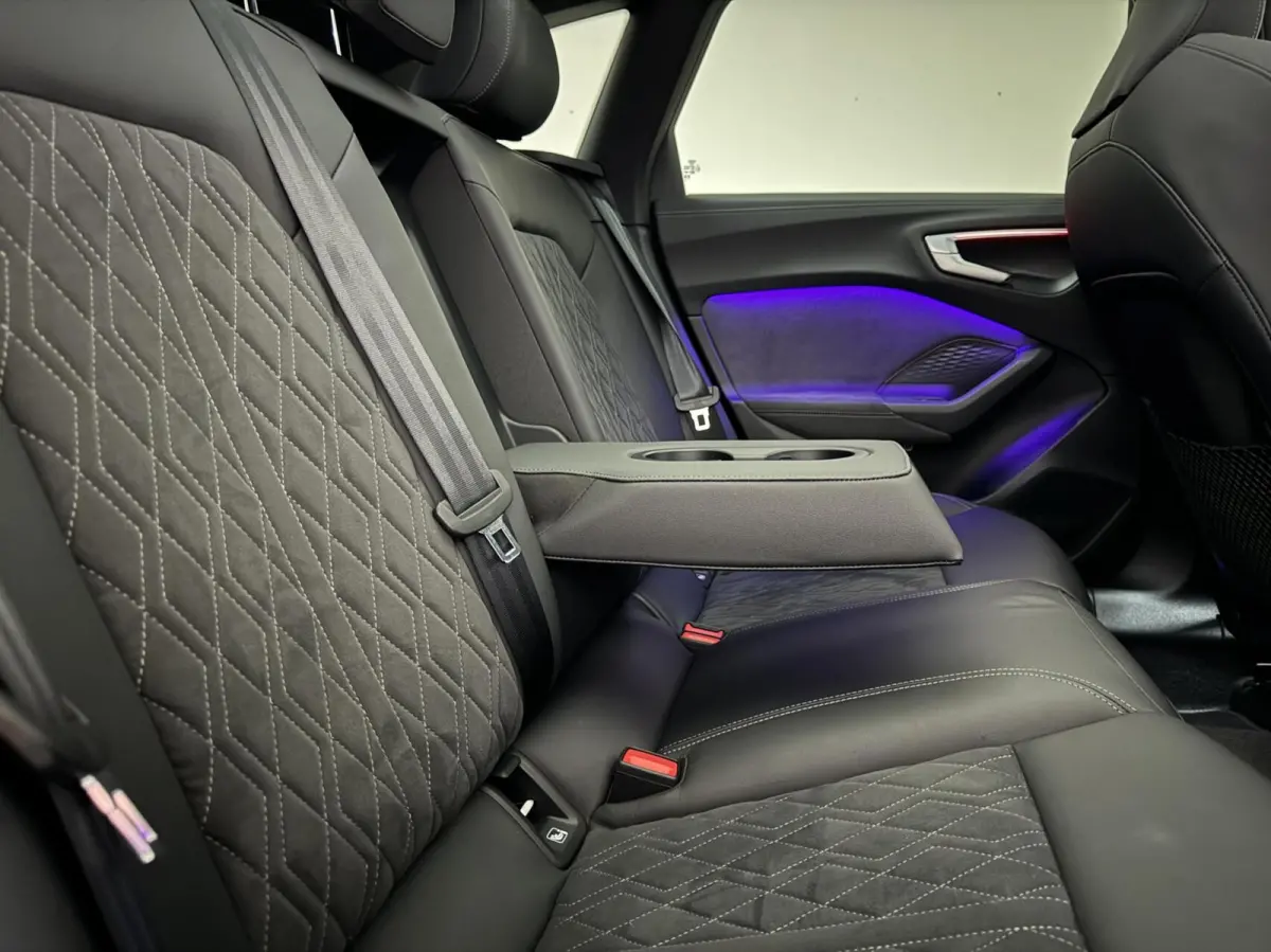Avant 2.0 Quattro S-Line Pano 360° RS-Seats Passenger display