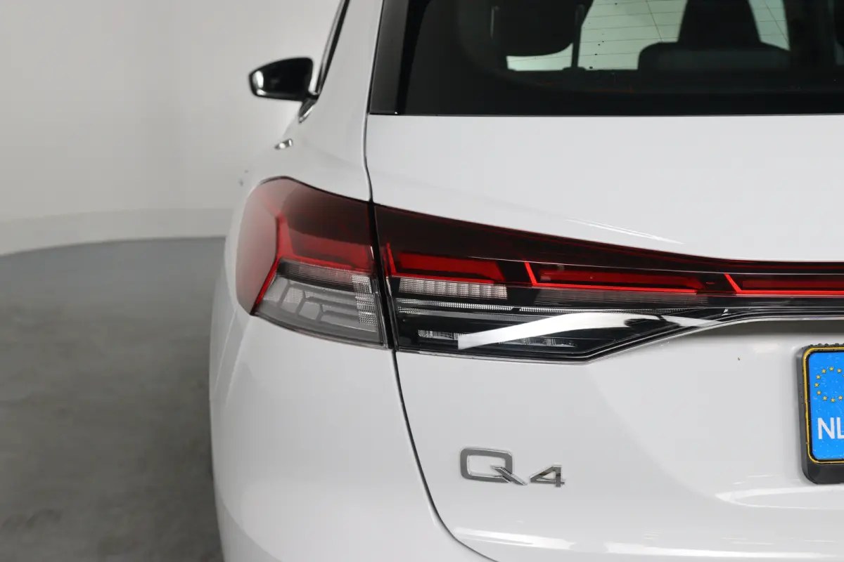 50 quattro Launch edition Advanced Plus 77 kWh | 1e Eigenaar! | Leder | Sonos Audio | Memory Zetels | LED | Camera | Stoelverwarming | Clima | Navi | Parkeersensoren | Elk. Achterklep | Keyl