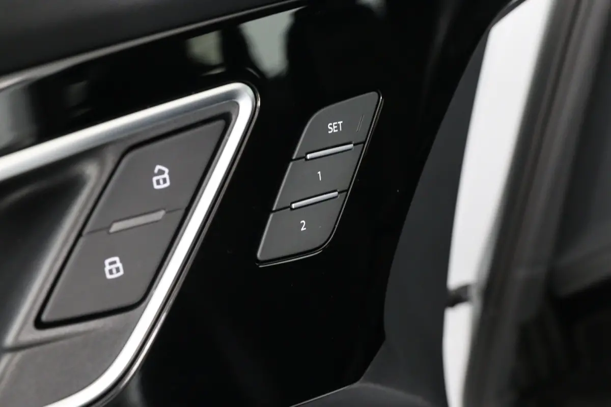 50 quattro Launch edition Advanced Plus 77 kWh | 1e Eigenaar! | Leder | Sonos Audio | Memory Zetels | LED | Camera | Stoelverwarming | Clima | Navi | Parkeersensoren | Elk. Achterklep | Keyl